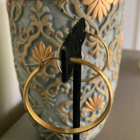 Vintage Pierced Hoop earrings, in Gold plate, Unmarked - Picture 3 of 3